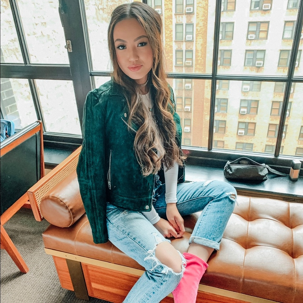 Meet your Posher, Lucy